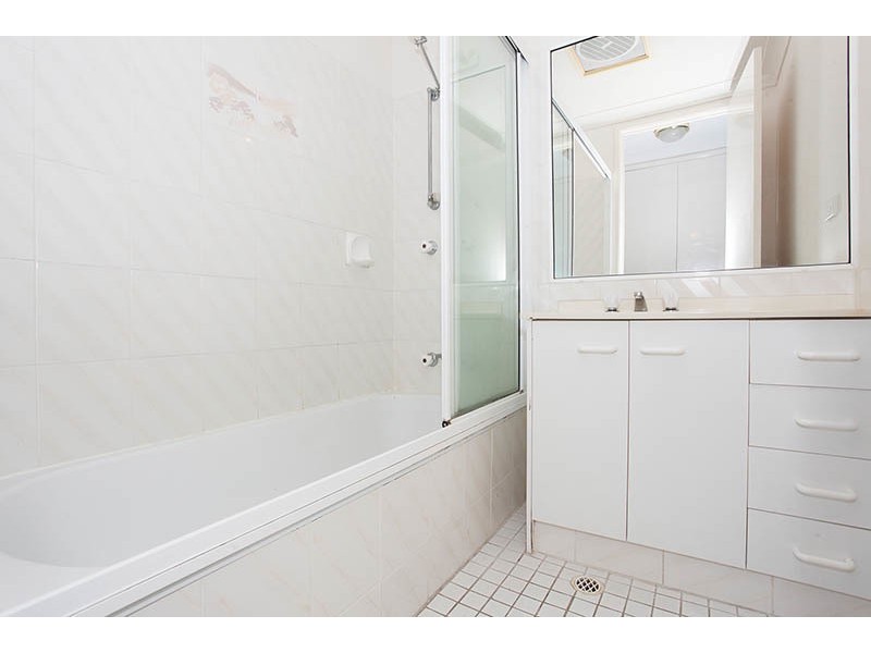 16/215 Cottesloe Drive, Mermaid Waters QLD 4218