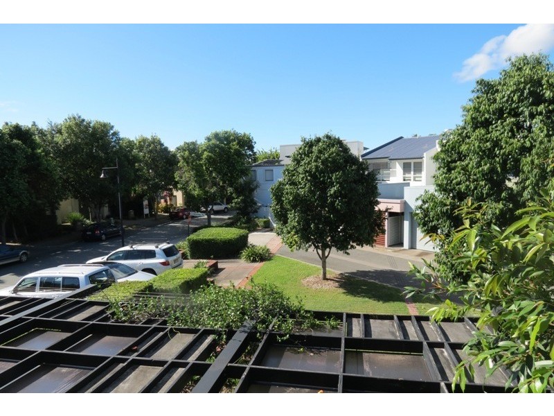 1/9 Watts Drive, Varsity Lakes QLD 4227