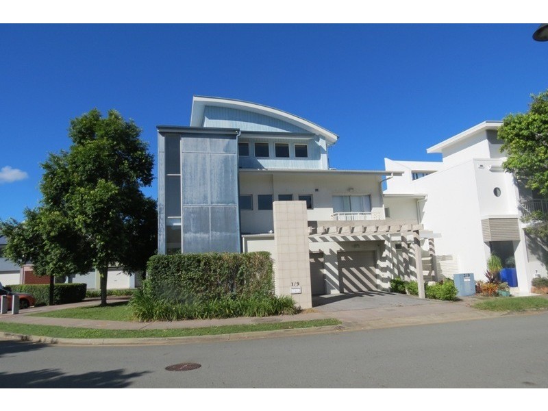1/9 Watts Drive, Varsity Lakes QLD 4227
