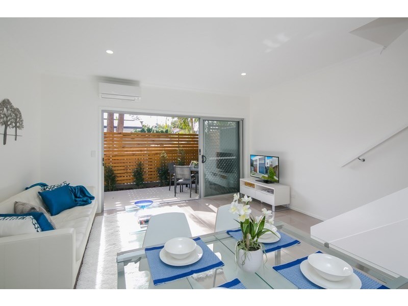 2/462 Pine Ridge Rise, Coombabah QLD 4216