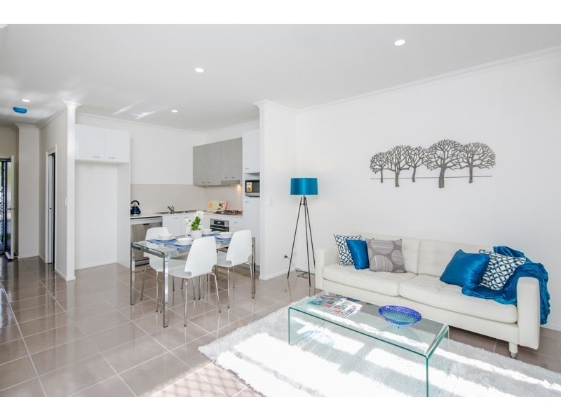 2/462 Pine Ridge Rise, Coombabah QLD 4216