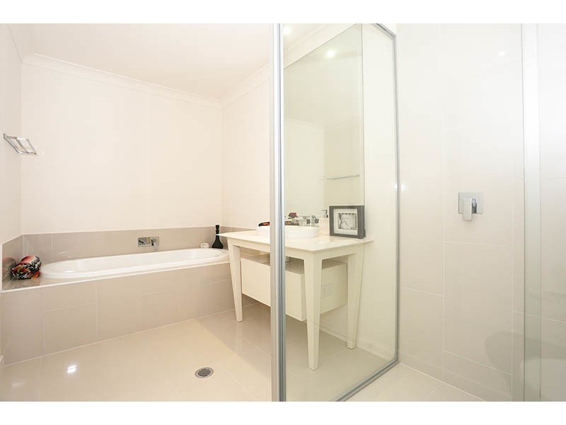 141 North Hill Drive, Robina QLD 4226