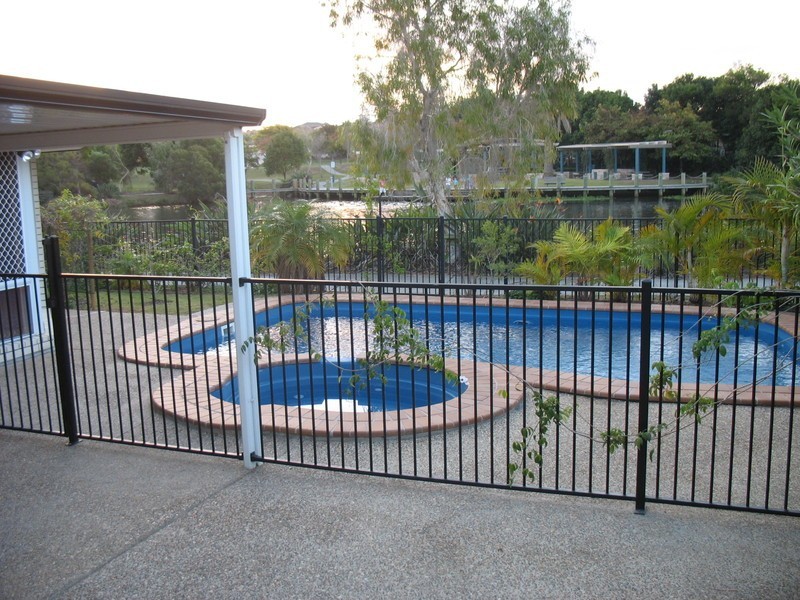 1 Nypa Close, Robina QLD 4226