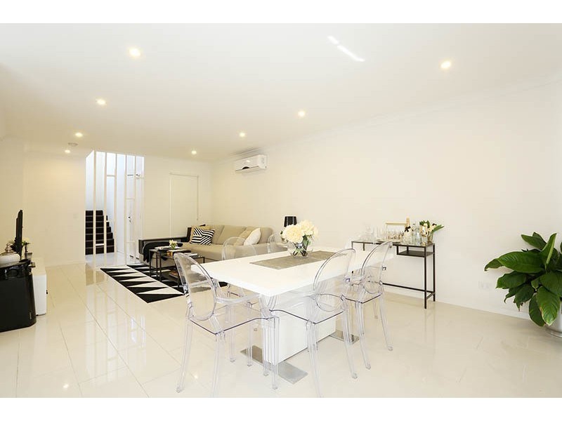 102 North Hill Drive, Robina QLD 4226