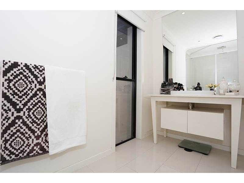 102 North Hill Drive, Robina QLD 4226