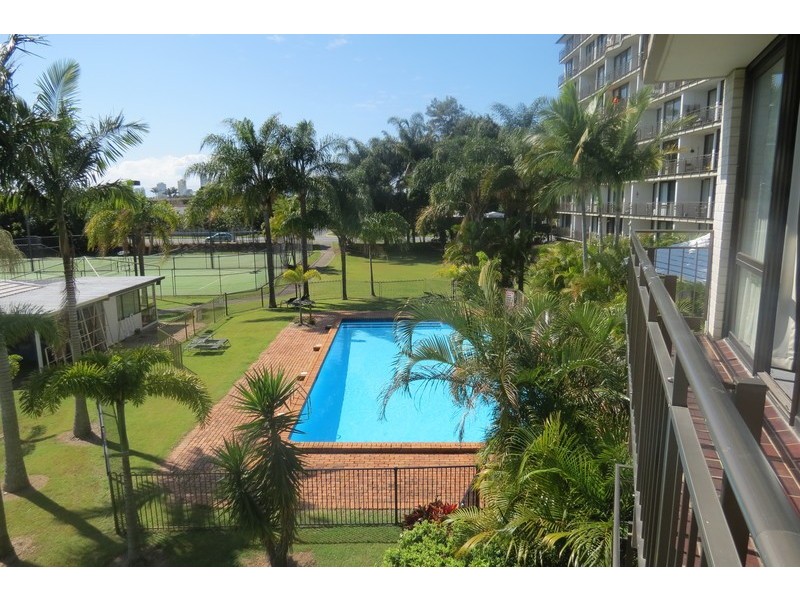 9W/11 Fairway Drive, Clear Island Waters QLD 4226
