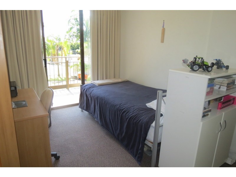 9W/11 Fairway Drive, Clear Island Waters QLD 4226