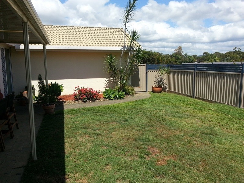8 Bellbrook Close, Robina QLD 4226