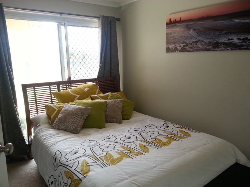 8 Bellbrook Close, Robina QLD 4226