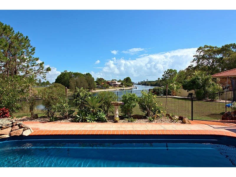 1 Beaconsfield Drive, Burleigh Waters QLD 4220
