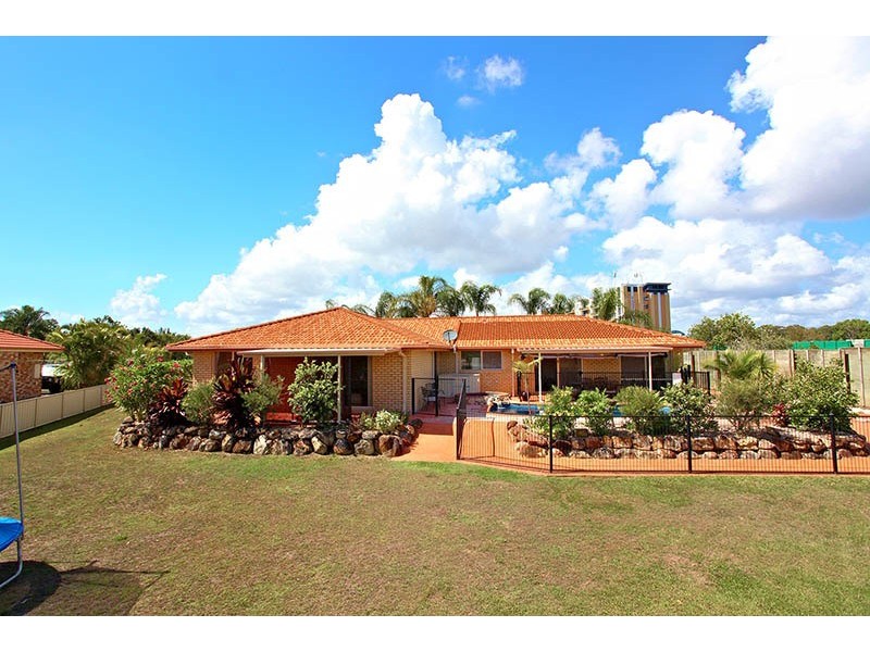 1 Beaconsfield Drive, Burleigh Waters QLD 4220