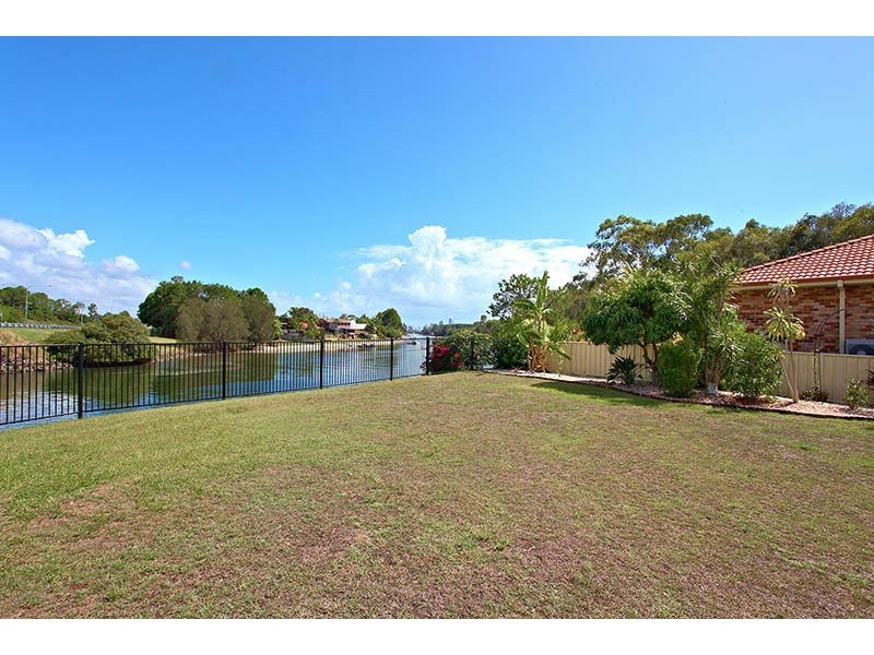 1 Beaconsfield Drive, Burleigh Waters QLD 4220