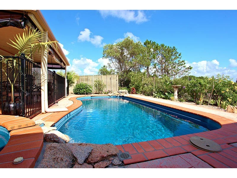 1 Beaconsfield Drive, Burleigh Waters QLD 4220
