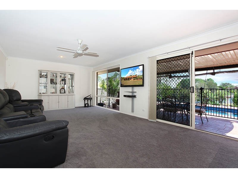 1 Beaconsfield Drive, Burleigh Waters QLD 4220