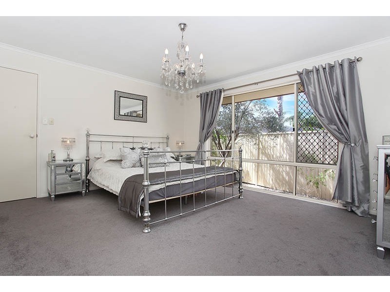 1 Beaconsfield Drive, Burleigh Waters QLD 4220