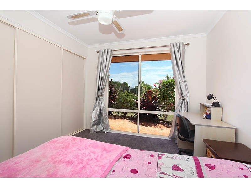 1 Beaconsfield Drive, Burleigh Waters QLD 4220