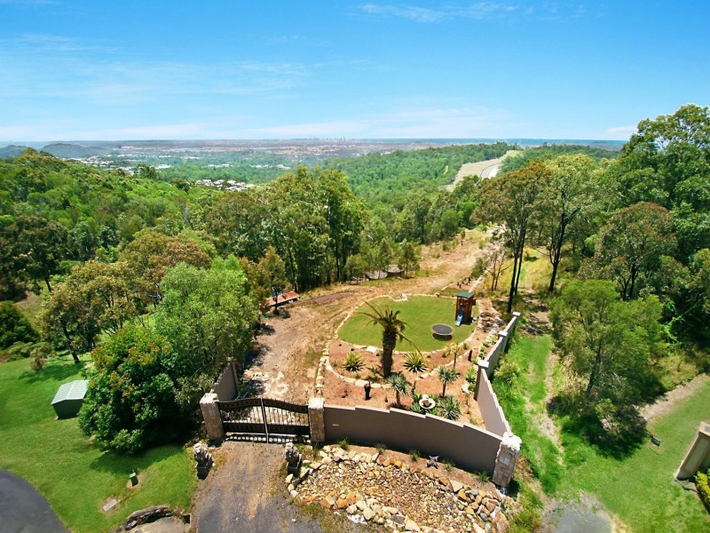 352 Chesterfield Drive, Bonogin QLD 4213