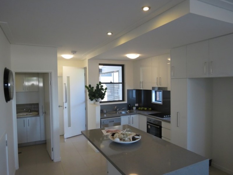 2 The Gardenway, Robina QLD 4226
