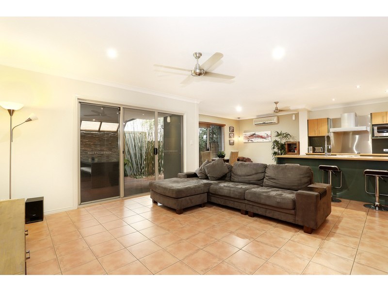 4/4 Comore Drive, Varsity Lakes QLD 4227