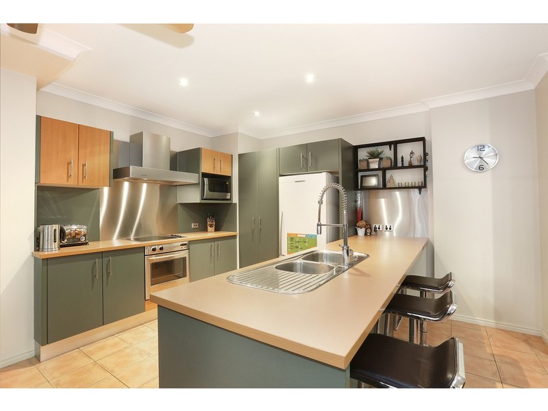 4/4 Comore Drive, Varsity Lakes QLD 4227