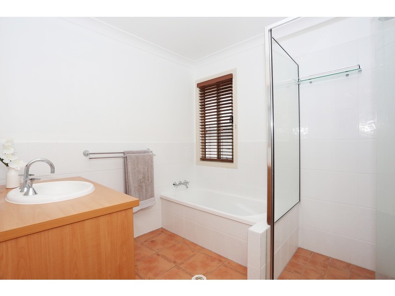 4/4 Comore Drive, Varsity Lakes QLD 4227