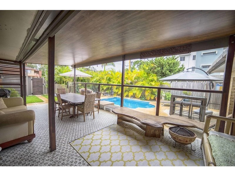 16 Tallebudgera Road, Palm Beach QLD 4221