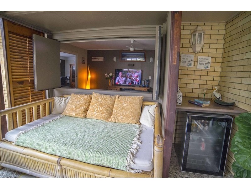 16 Tallebudgera Road, Palm Beach QLD 4221