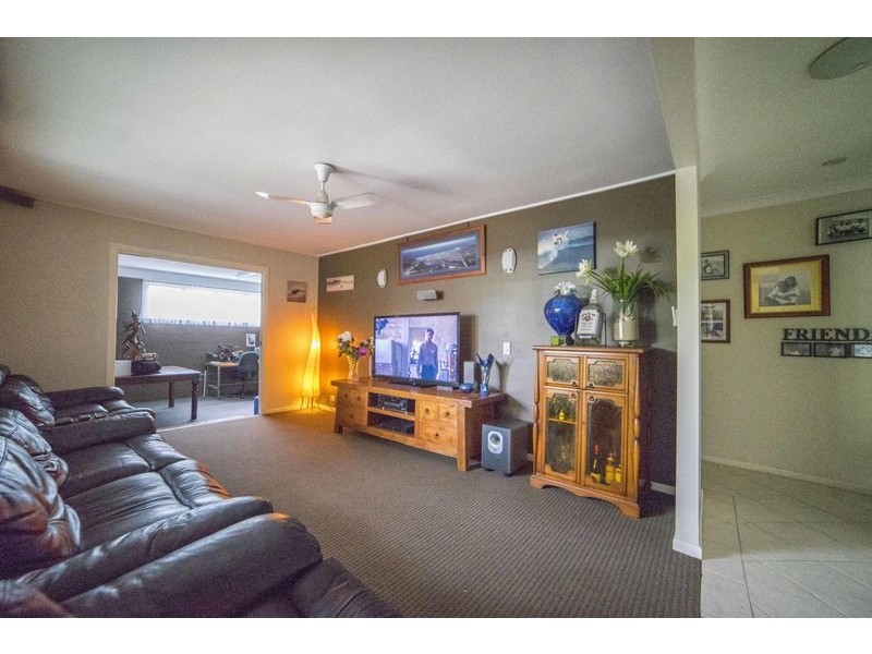 16 Tallebudgera Road, Palm Beach QLD 4221