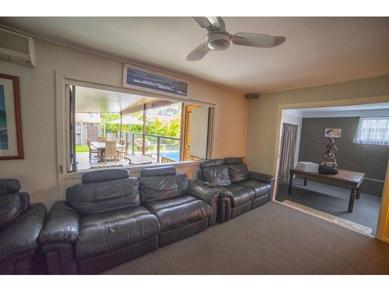 16 Tallebudgera Road, Palm Beach QLD 4221