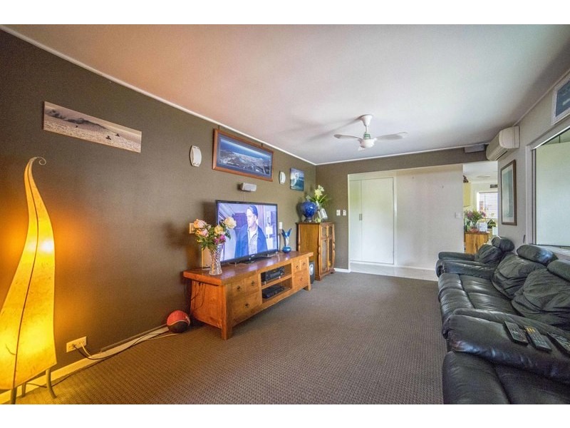 16 Tallebudgera Road, Palm Beach QLD 4221