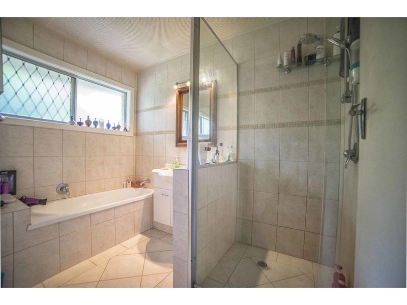 16 Tallebudgera Road, Palm Beach QLD 4221