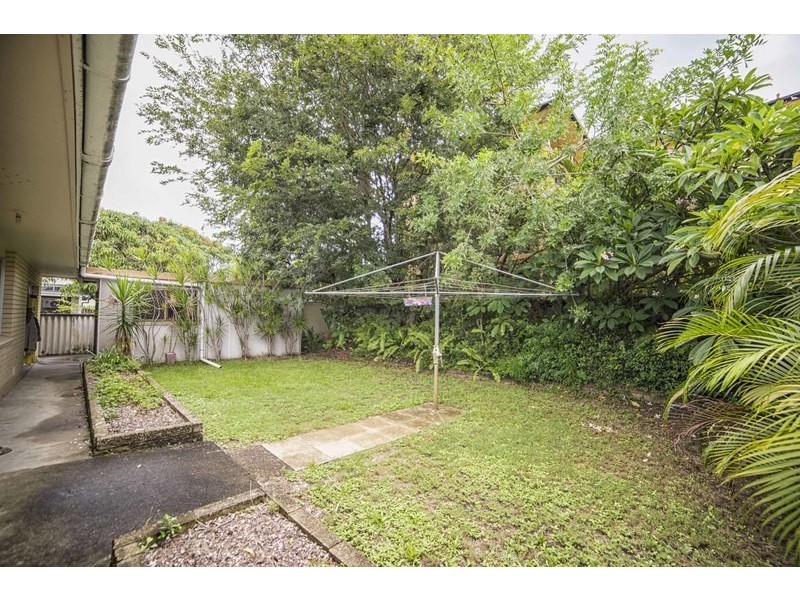 16 Tallebudgera Road, Palm Beach QLD 4221