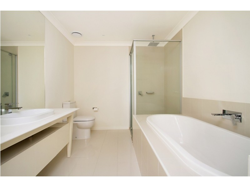 40 Easthill Drive, Robina QLD 4226