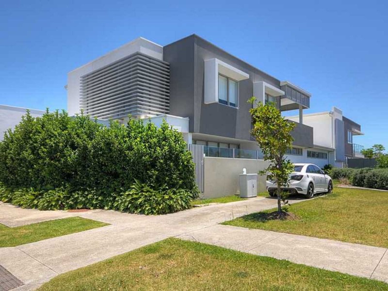 1/9 South Bay Drive, Varsity Lakes QLD 4227