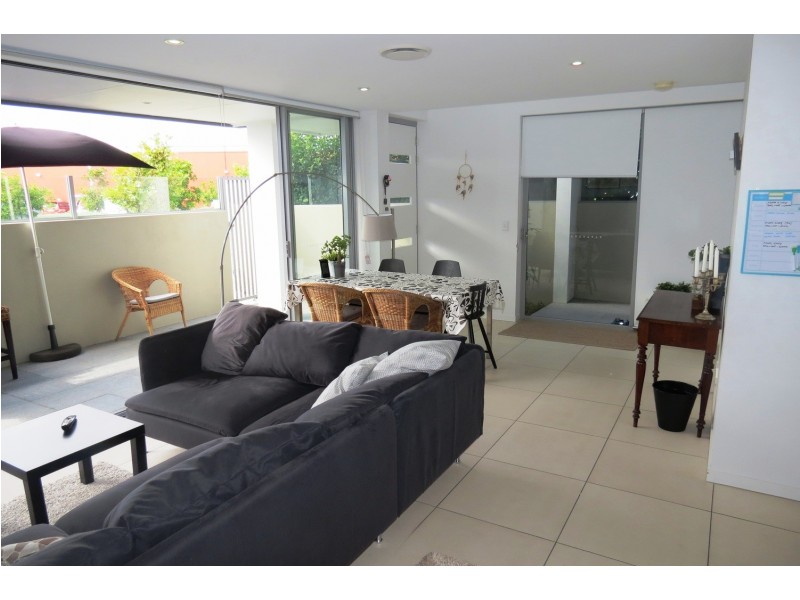 1/9 South Bay Drive, Varsity Lakes QLD 4227
