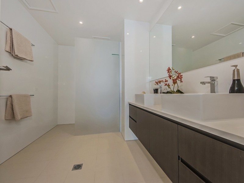 1/9 South Bay Drive, Varsity Lakes QLD 4227