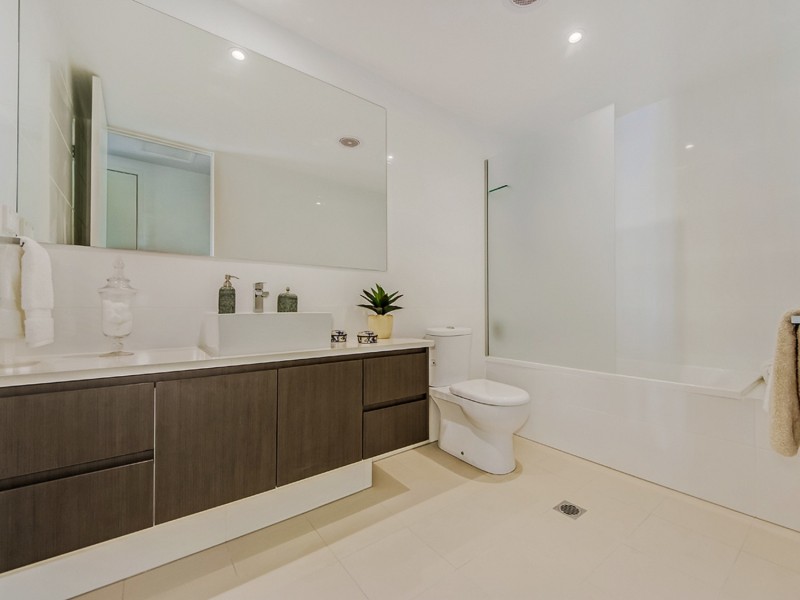 1/9 South Bay Drive, Varsity Lakes QLD 4227