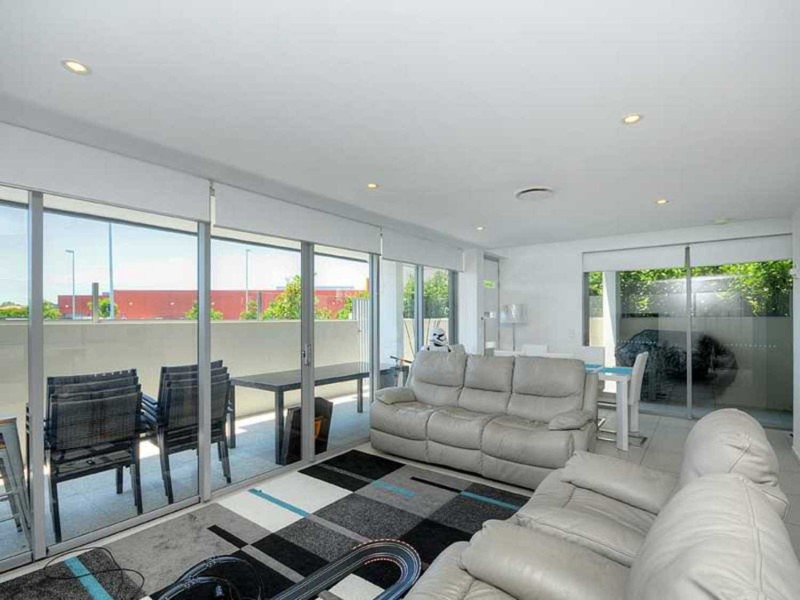 1/9 South Bay Drive, Varsity Lakes QLD 4227