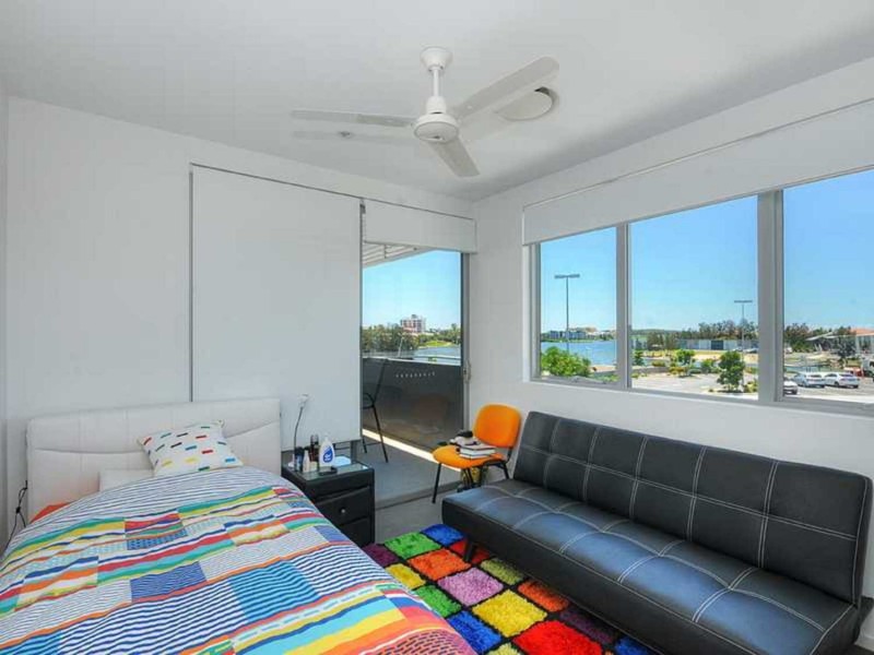 1/9 South Bay Drive, Varsity Lakes QLD 4227
