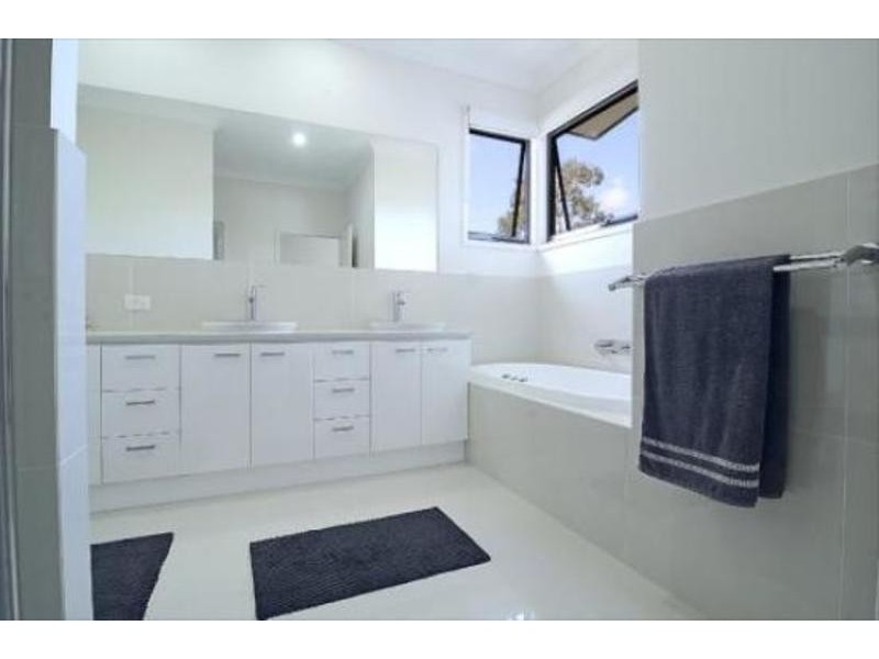 29 Meridien Avenue, Varsity Lakes QLD 4227