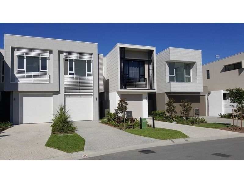 016 Brooklyn Close, Robina QLD 4226