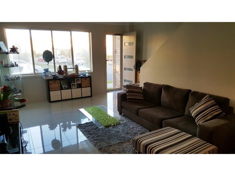 41 South Bay Drive, Varsity Lakes QLD 4227