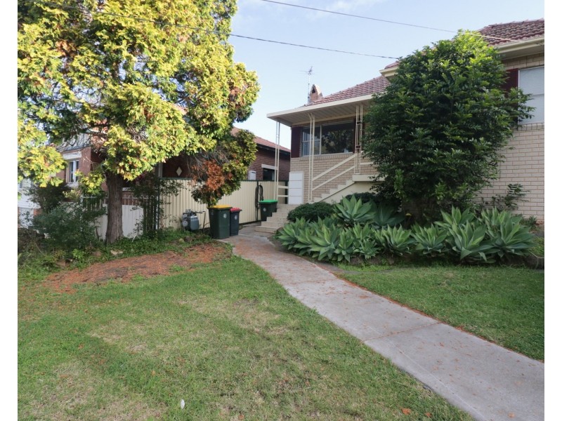 39 Nicoll Street, Roselands NSW 2196