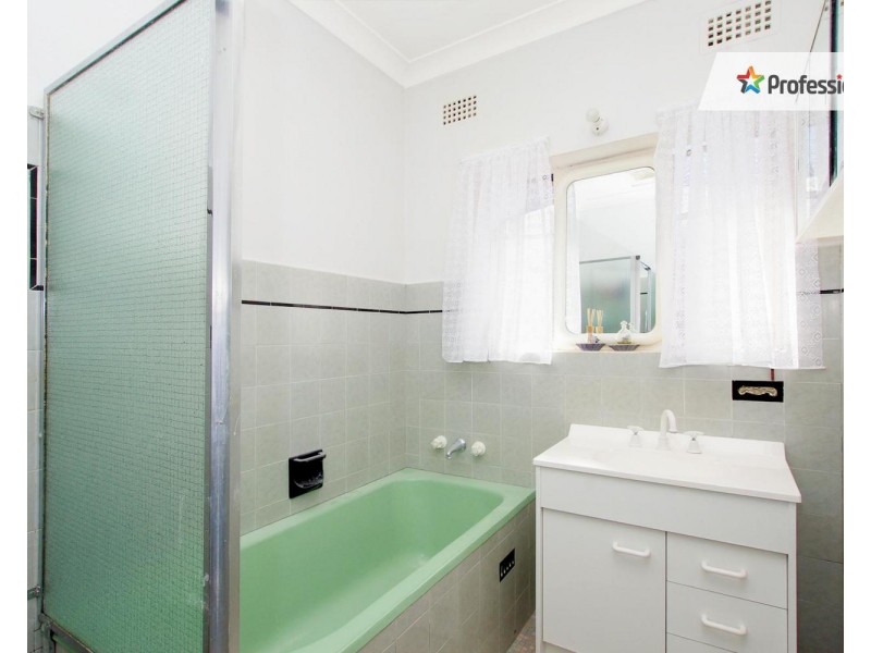 4 Paxton Avenue, Belmore NSW 2192