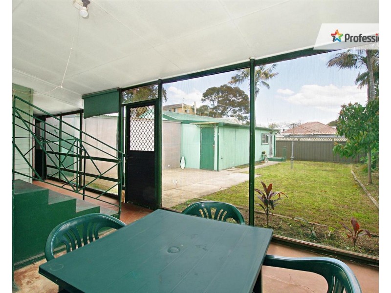 62 Benaroon Road, Lakemba NSW 2195