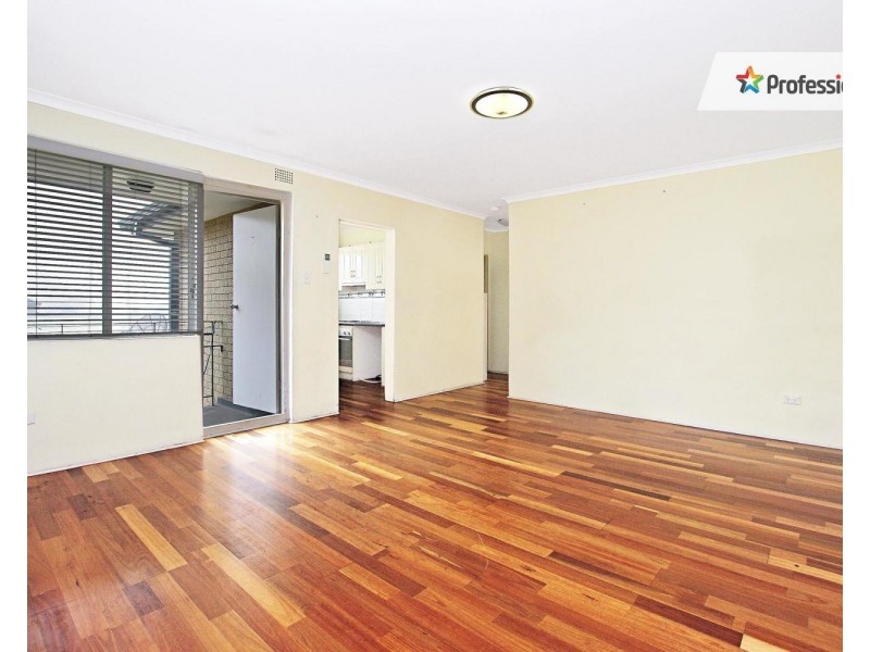 8/5 Defoe Street, Wiley Park NSW 2195