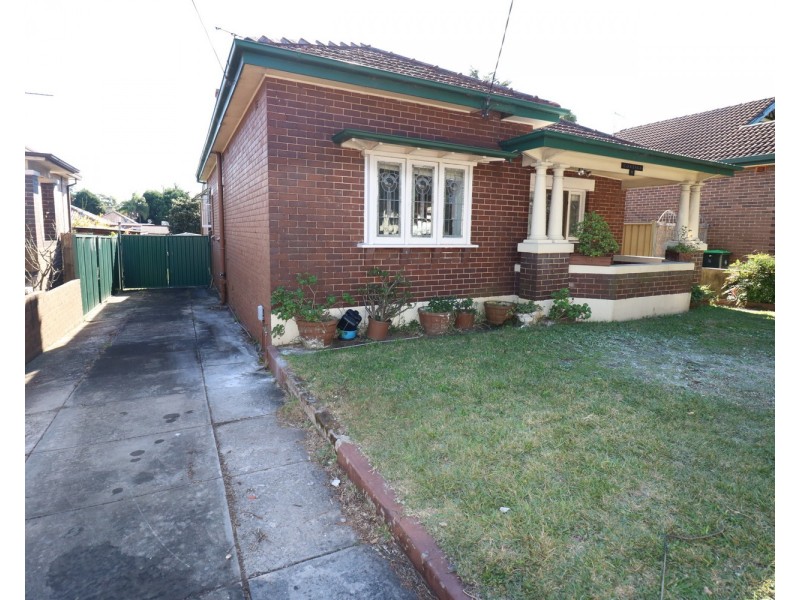 11 Leylands Parade, Belmore NSW 2192