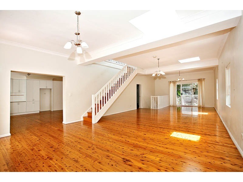 8A Pembrew Crescent, Earlwood NSW 2206