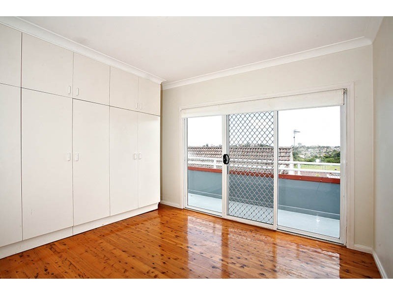 8A Pembrew Crescent, Earlwood NSW 2206