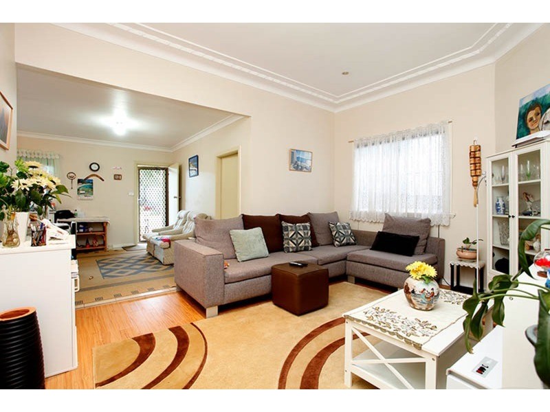 8 Reginald Avenue, Belmore NSW 2192